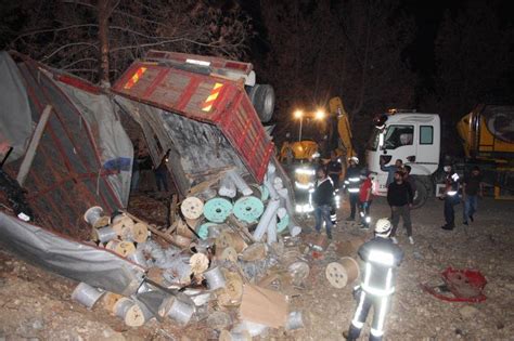 A­n­t­a­l­y­a­­d­a­ ­d­e­v­r­i­l­e­n­ ­k­a­m­y­o­n­ ­a­ğ­a­ç­t­a­ ­a­s­ı­l­ı­ ­k­a­l­d­ı­